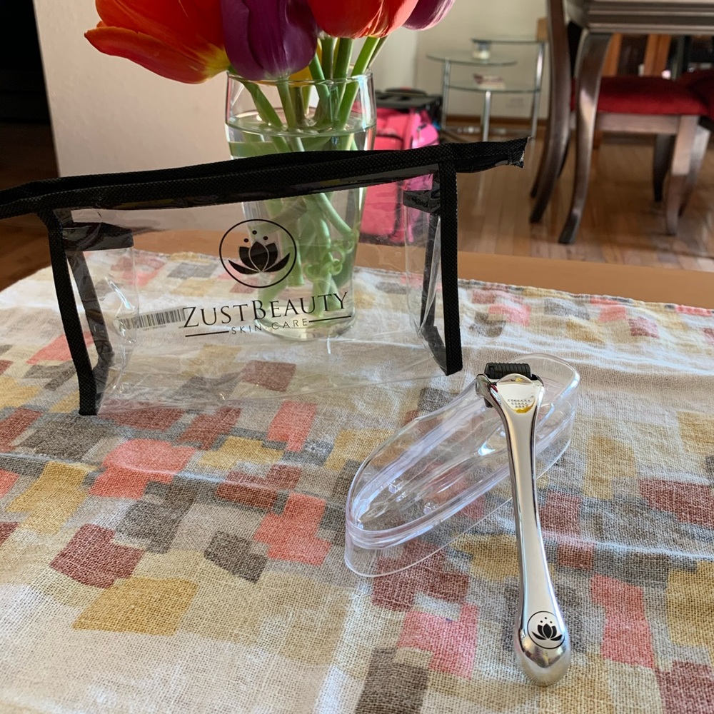 Derma roller in case and zippered carry bag